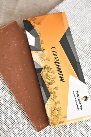 Шоколад с логотипом 100 г молочный 31,5% какао с кусочками фундука. Премиум Бельгия (Картонная упаковка)