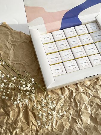 Набор шоколада с логотипом “Книга 80”